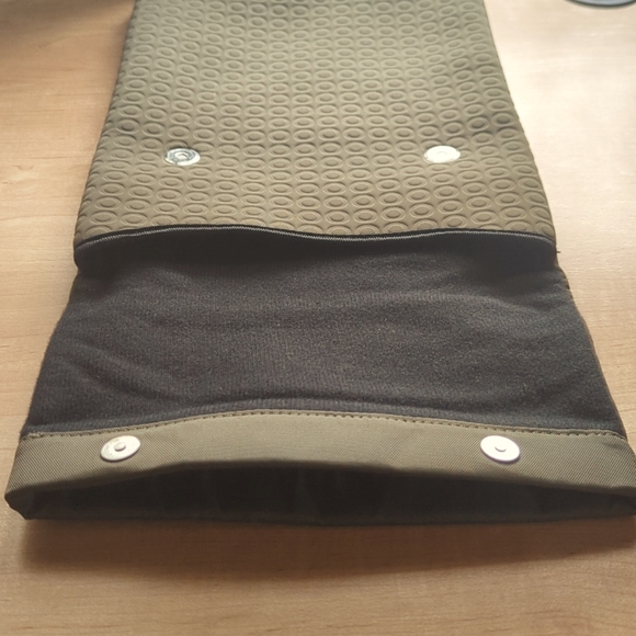 Init tablet holder (or anything) in khaki color w/ metal closure and zip pocket - Picture 4 of 4